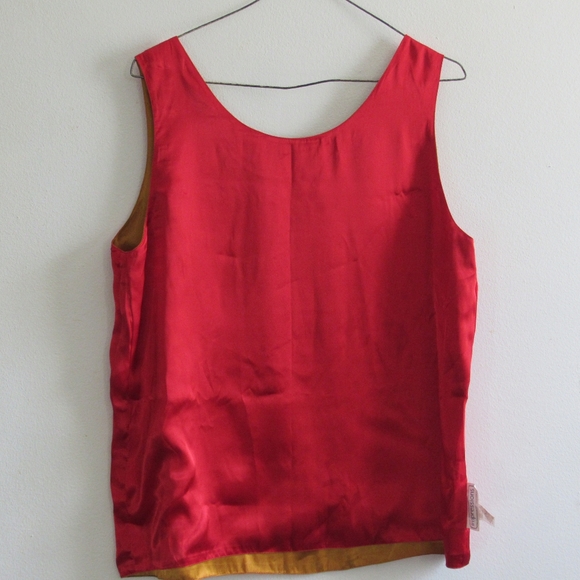 Women's Reversible Top Gold/Red - Picture 12 of 13